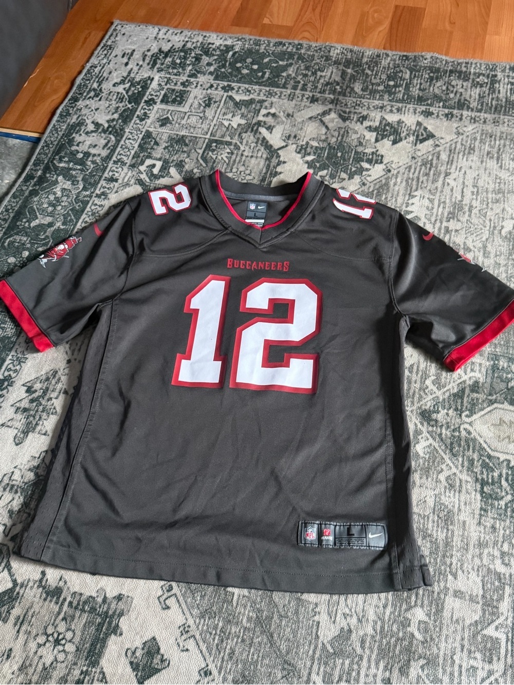 Nike Youth NFL Tampa Bay Buccaneers Tom Brady jersey size large